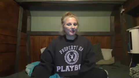 Snapshot of littlelisa1 chatting on January 24, 2:07 am lisanixs online show from January 24, 2:07 am