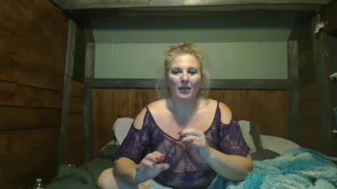 Snapshot of littlelisa1 chatting on January 29, 2:30 am lisanixs online show from January 29, 2:30 am