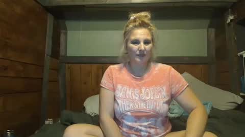 Snapshot of littlelisa1 chatting on January 30, 2:27 am lisanixs online show from January 30, 2:27 am