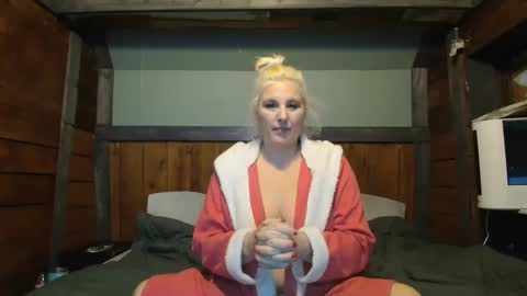 Snapshot of littlelisa1 chatting on February 19, 4:11 pm lisanixs online show from February 19, 4:11 pm