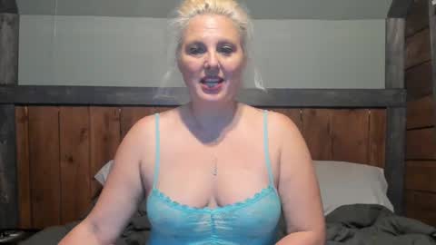 Snapshot of littlelisa1 chatting on March 8, 3:45 pm lisanixs online show from March 8, 3:45 pm