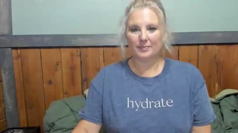 Snapshot of littlelisa1 chatting on September 12, 6:19 pm lisanixs online show from September 12, 6:19 pm