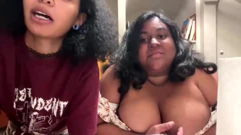 Snapshot of littlemads003 chatting on November 4, 3:38 am Maddy online show from November 4, 3:38 am