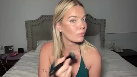 Marciabrady online show from November 12, 5:19 am