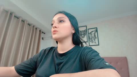 Snapshot of littlemolly_pregnant chatting on February 4, 1:56 am Sarahs Room online show from February 4, 1:56 am