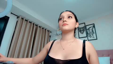 Snapshot of littlemolly_pregnant chatting on March 2, 7:21 am Sarahs Room online show from March 2, 7:21 am