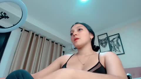 Snapshot of littlemolly_pregnant chatting on March 12, 5:02 am Sarahs Room online show from March 12, 5:02 am