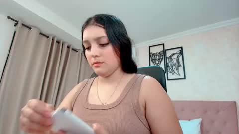 Snapshot of littlemolly_pregnant chatting on September 19, 9:15 pm Sarahs Room online show from September 19, 9:15 pm