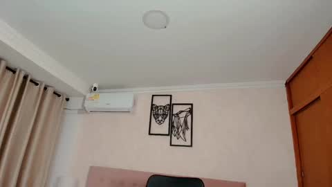 Snapshot of littlemolly_pregnant chatting on September 29, 9:08 pm Sarahs Room online show from September 29, 9:08 pm