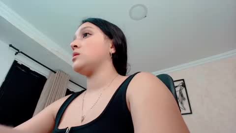 Snapshot of littlemolly_pregnant chatting on October 29, 9:16 pm Sarahs Room online show from October 29, 9:16 pm