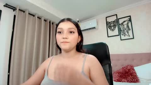 Snapshot of littlemolly_pregnant chatting on November 23, 9:03 pm Sarahs Room online show from November 23, 9:03 pm