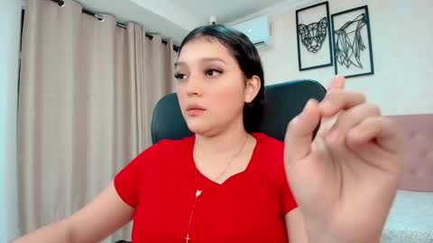 Snapshot of littlemolly_pregnant chatting on December 16, 10:04 pm Sarahs Room online show from December 16, 10:04 pm