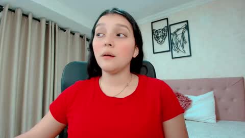 Snapshot of littlemolly_pregnant chatting on January 5, 10:13 pm Sarahs Room online show from January 5, 10:13 pm