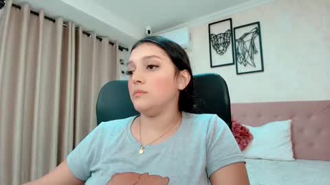 Snapshot of littlemolly_pregnant chatting on January 9, 1:41 am Sarahs Room online show from January 9, 1:41 am