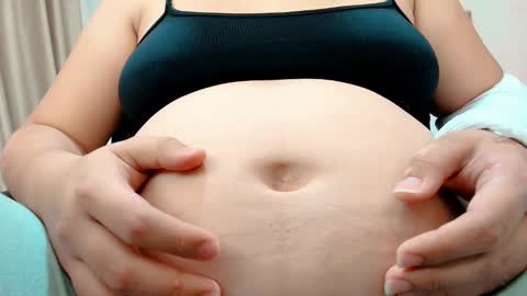 Snapshot of littlemolly_pregnant chatting on February 27, 12:10 am Sarahs Room online show from February 27, 12:10 am