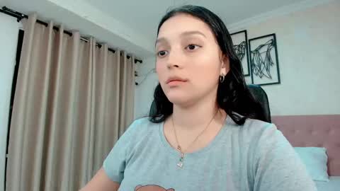 Snapshot of littlemolly_pregnant chatting on March 1, 12:45 am Sarahs Room online show from March 1, 12:45 am