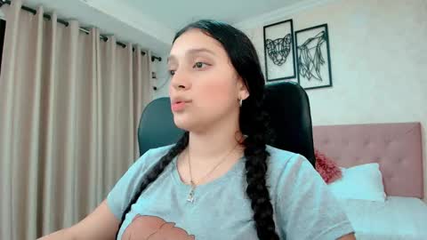 Snapshot of littlemolly_pregnant chatting on March 3, 12:28 am Sarahs Room online show from March 3, 12:28 am