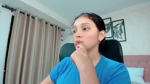 Snapshot of littlemolly_pregnant chatting on March 6, 1:24 am Sarahs Room online show from March 6, 1:24 am