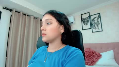 Snapshot of littlemolly_pregnant chatting on March 18, 12:25 am Sarahs Room online show from March 18, 12:25 am