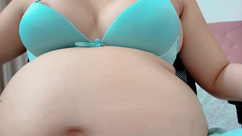 Snapshot of littlemolly_pregnant chatting on March 19, 1:09 am Sarahs Room online show from March 19, 1:09 am