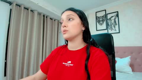Snapshot of littlemolly_pregnant chatting on March 21, 10:57 pm Sarahs Room online show from March 21, 10:57 pm