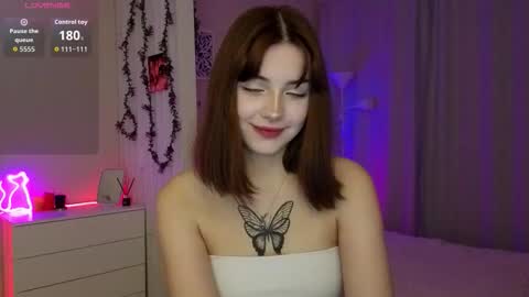 Snapshot of littlenight0wl chatting on November 5, 3:50 am Bella online show from November 5, 3:50 am