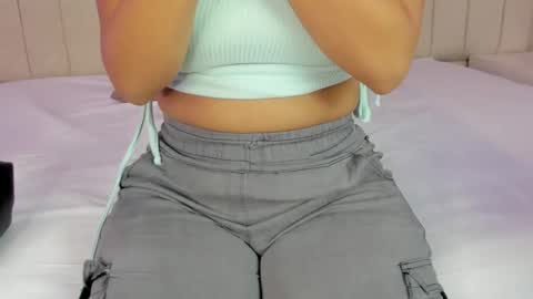 im olivia IG littleolivia01 online show from January 9, 1:13 pm