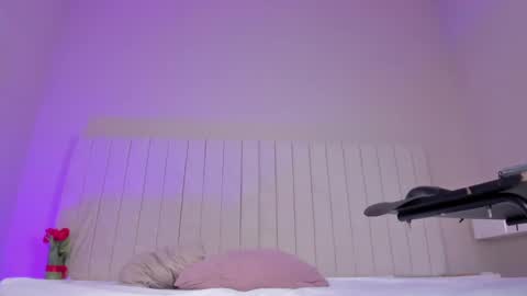 im olivia IG littleolivia01 online show from January 11, 4:03 pm