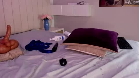 Snapshot of littleoliviia_ chatting on April 30, 8:57 pm im olivia IG littleolivia01 online show from April 30, 8:57 pm