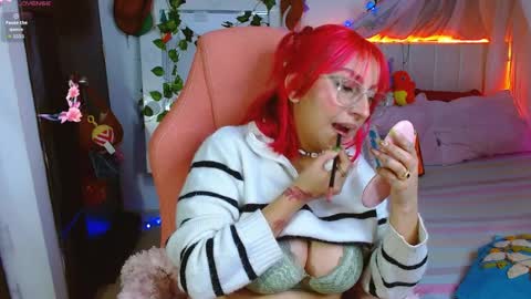 Snapshot of littlerouse_ chatting on April 11, 8:40 am Ruby Rouse online show from April 11, 8:40 am