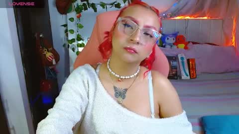 Snapshot of littlerouse_ chatting on April 14, 9:04 am Ruby Rouse online show from April 14, 9:04 am