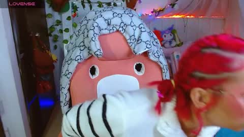 Snapshot of littlerouse_ chatting on April 23, 7:52 am Ruby Rouse online show from April 23, 7:52 am