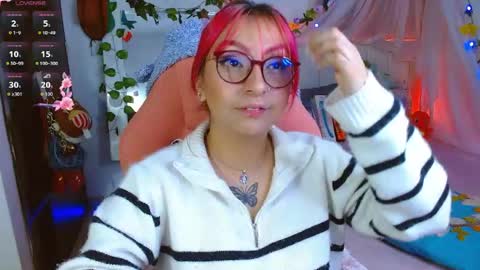 Snapshot of littlerouse_ chatting on June 16, 9:23 am Ruby Rouse online show from June 16, 9:23 am
