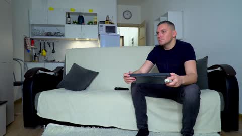 Little Tifany online show from November 13, 12:04 pm