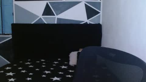 Snapshot of littlextrem chatting on January 4, 11:43 am Eros online show from January 4, 11:43 am