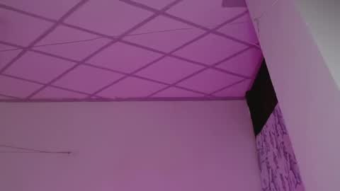 Snapshot of littlextrem chatting on January 22, 2:04 am Eros online show from January 22, 2:04 am