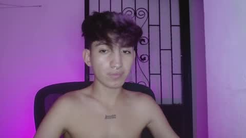 Snapshot of littlextrem chatting on February 10, 2:30 am Eros online show from February 10, 2:30 am