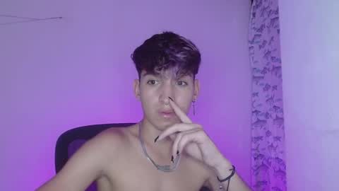 Snapshot of littlextrem chatting on February 13, 1:19 am Eros online show from February 13, 1:19 am
