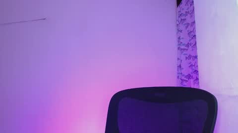 Snapshot of littlextrem chatting on February 27, 4:52 am Eros online show from February 27, 4:52 am