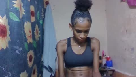 Snapshot of littleyanah chatting on March 30, 6:31 pm yanah online show from March 30, 6:31 pm
