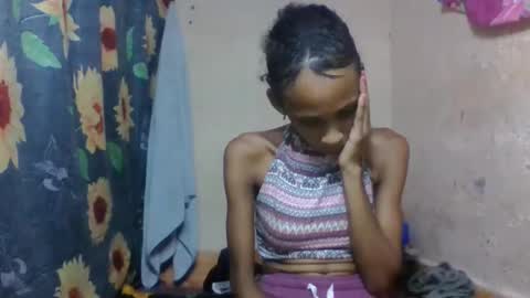 Snapshot of littleyanah chatting on April 1, 8:15 am yanah online show from April 1, 8:15 am