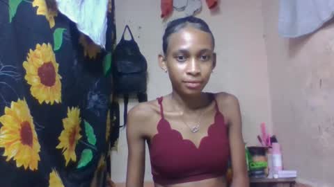 Snapshot of littleyanah chatting on April 10, 6:45 pm yanah online show from April 10, 6:45 pm