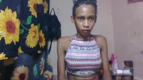 Snapshot of littleyanah chatting on April 12, 2:27 am yanah online show from April 12, 2:27 am