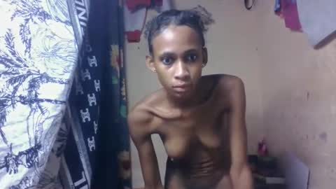 Snapshot of littleyanah chatting on April 12, 2:33 pm yanah online show from April 12, 2:33 pm