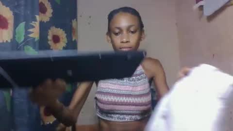 Snapshot of littleyanah chatting on April 13, 3:45 am yanah online show from April 13, 3:45 am