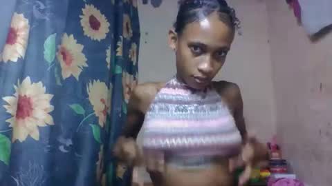 Snapshot of littleyanah chatting on April 14, 5:46 am yanah online show from April 14, 5:46 am