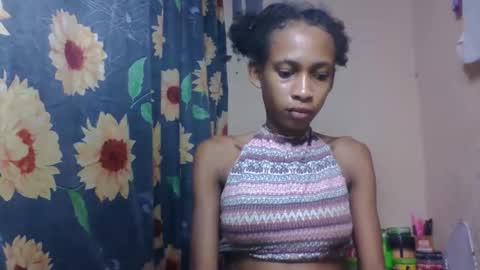Snapshot of littleyanah chatting on April 16, 11:29 pm yanah online show from April 16, 11:29 pm