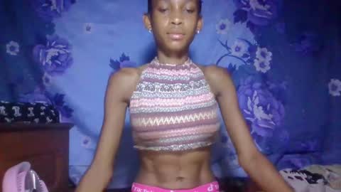 Snapshot of littleyanah chatting on June 2, 6:59 am yanah online show from June 2, 6:59 am