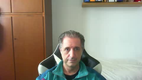 Snapshot of liuk53 chatting on April 18, 1:59 pm liuk53 online show from April 18, 1:59 pm