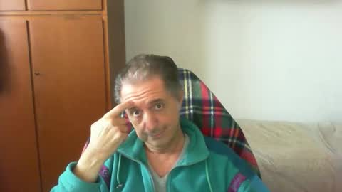 Snapshot of liuk53 chatting on April 24, 3:25 pm liuk53 online show from April 24, 3:25 pm